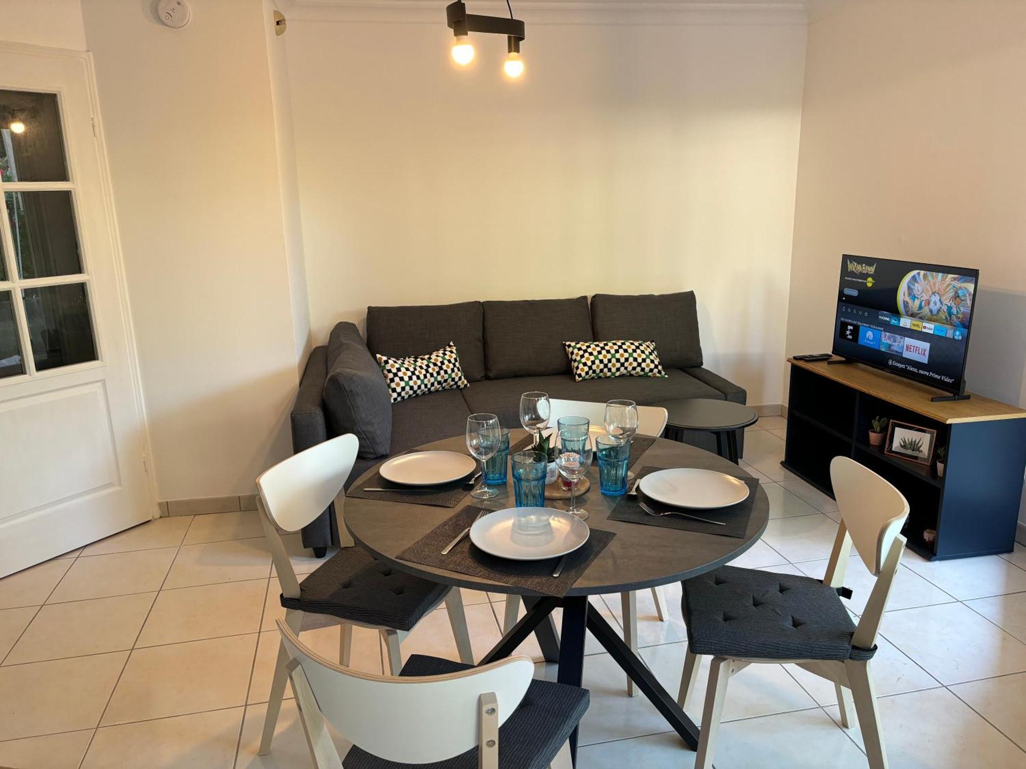 Beachside Apartment With Pool & Garden In Juan Les Pins أنتيب المظهر الخارجي الصورة