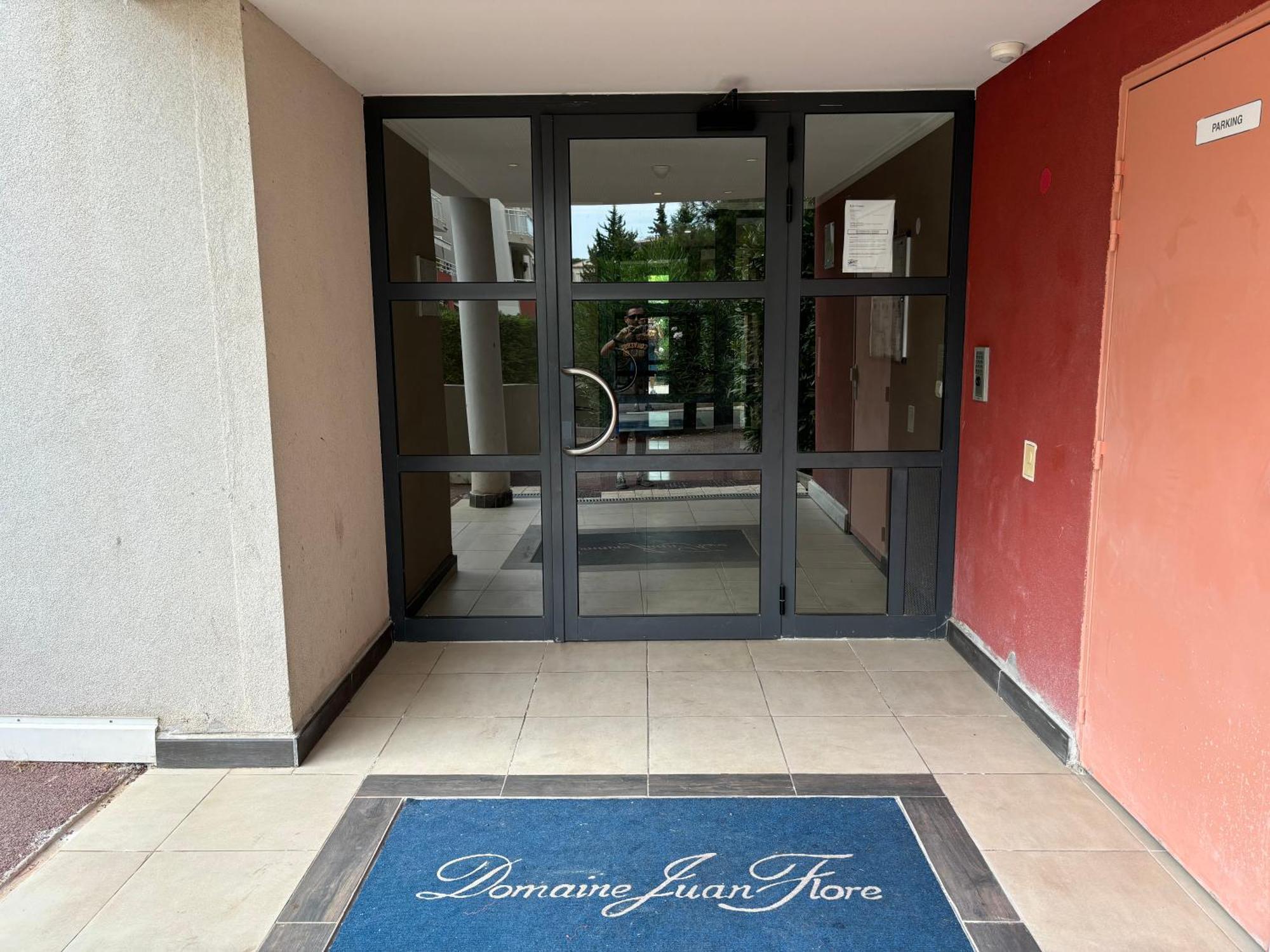 Beachside Apartment With Pool & Garden In Juan Les Pins أنتيب المظهر الخارجي الصورة